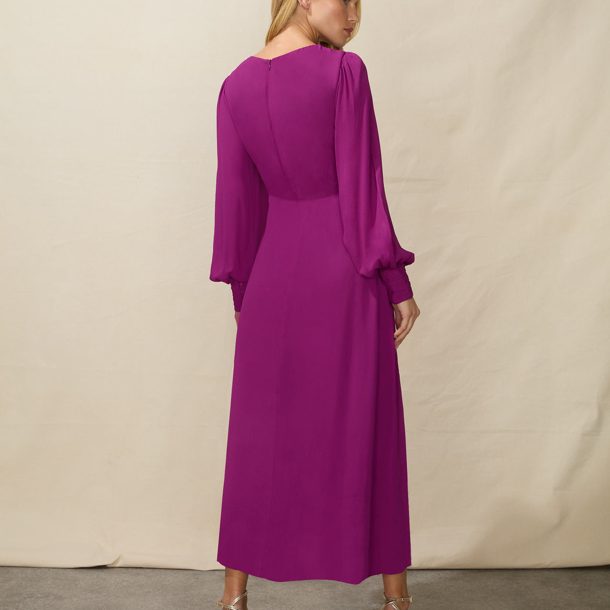 Plum Ruched Side Detail Midi Dress – Ro&Zo