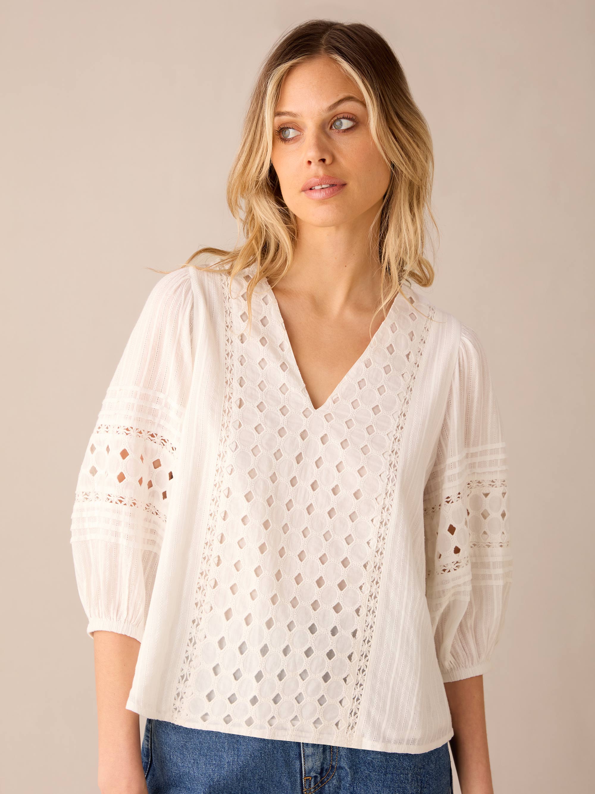 White Broderie V Neck Top – Ro&Zo