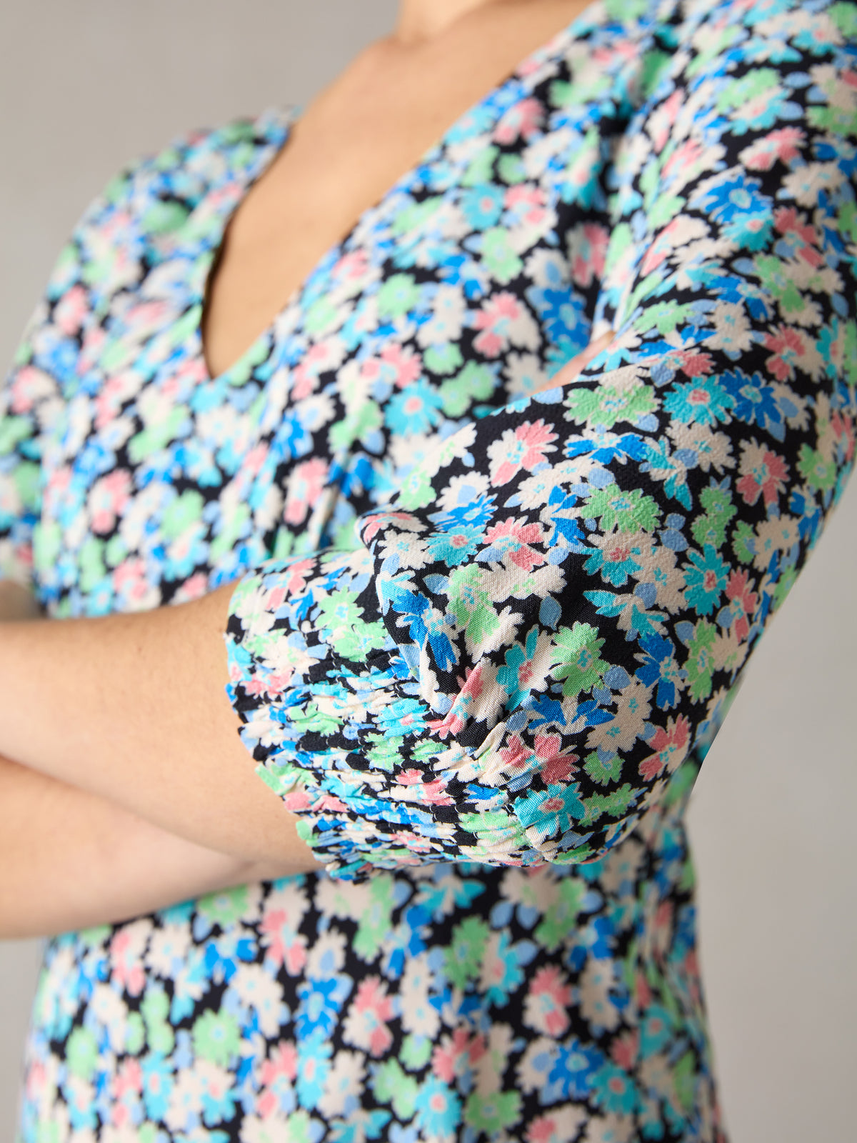 Petite Multi Blurred Daisy Print V-Neck Midi Dress