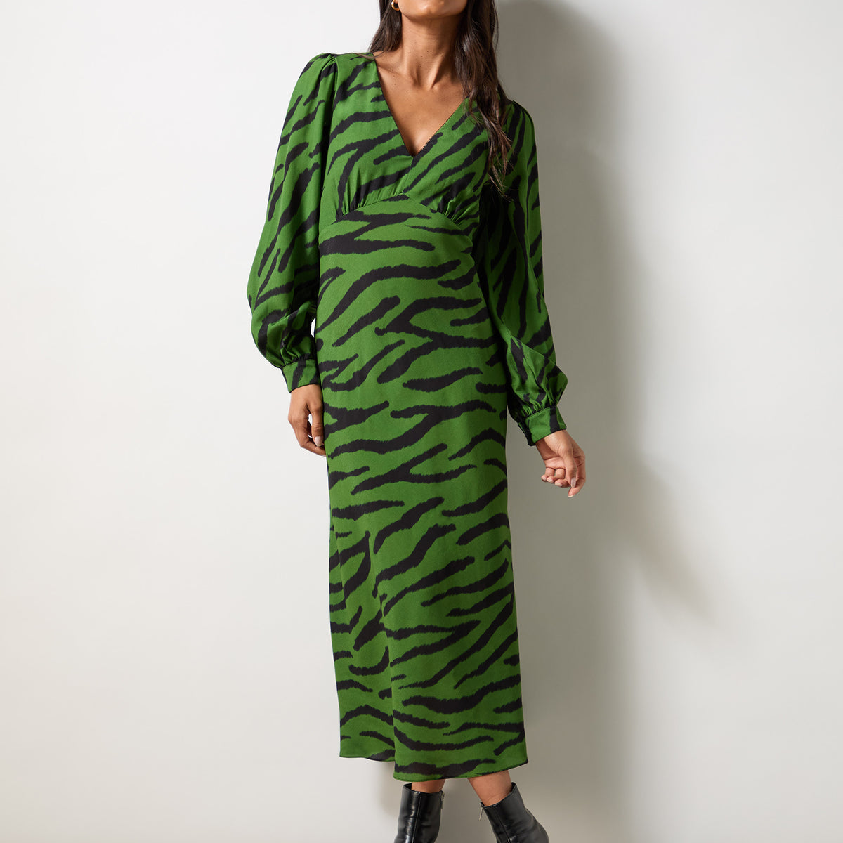 Petite Green Zebra Print V-Neck Midi Dress – Ro&Zo