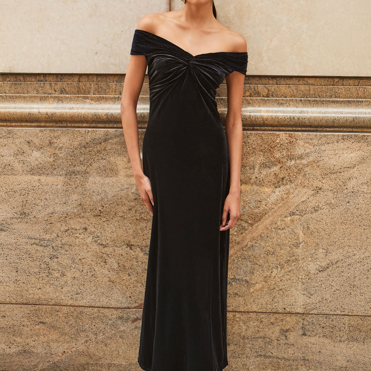 Lia Black Velvet Off The Shoulder Dress – Ro&Zo
