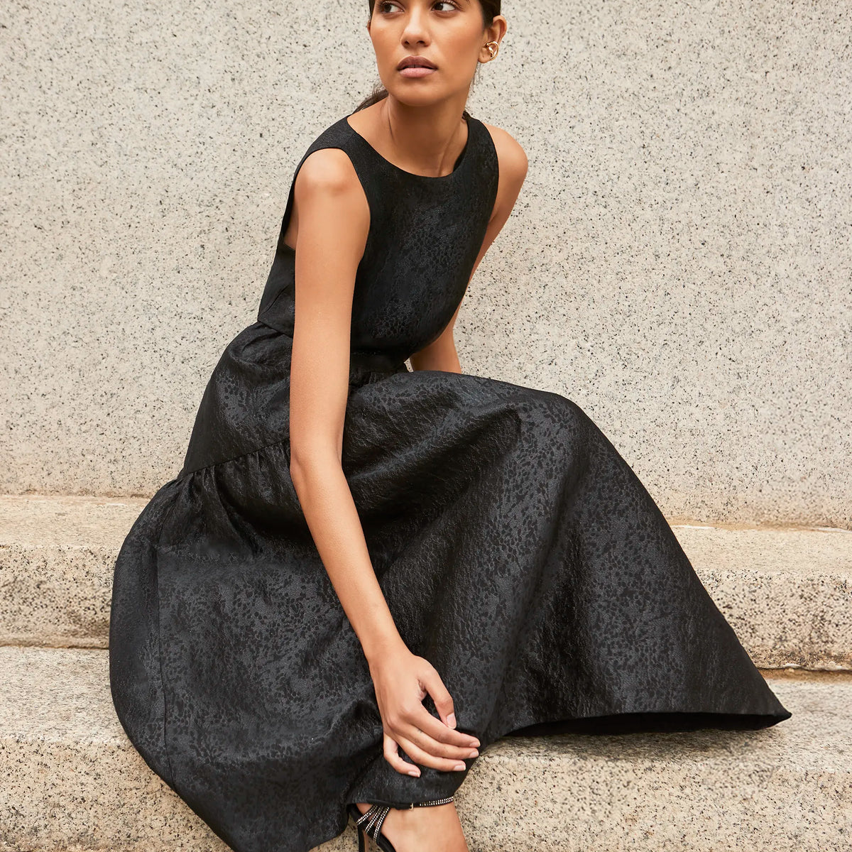 Petite Georgie Black Tiered Jacquard Dress – Ro&Zo