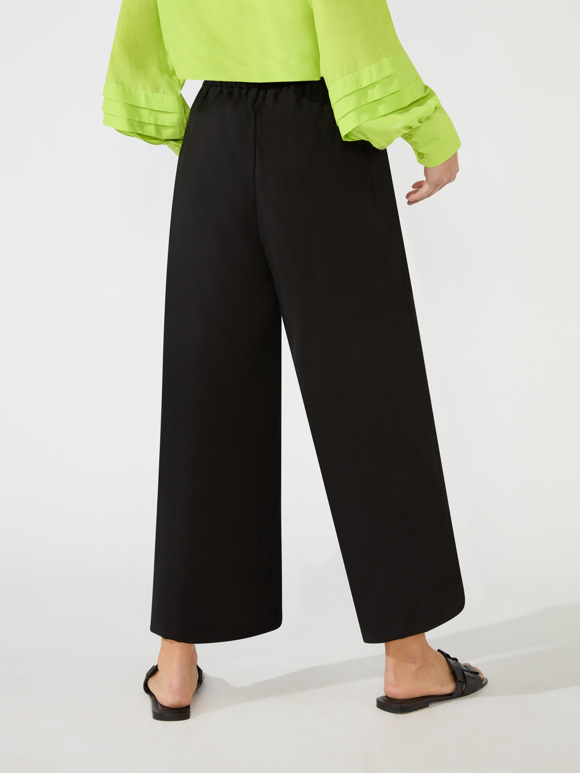 WIDE-LEG CULOTTE TROUSERS IN ENGINEERED STRETCHY JERSEY | Carla G.