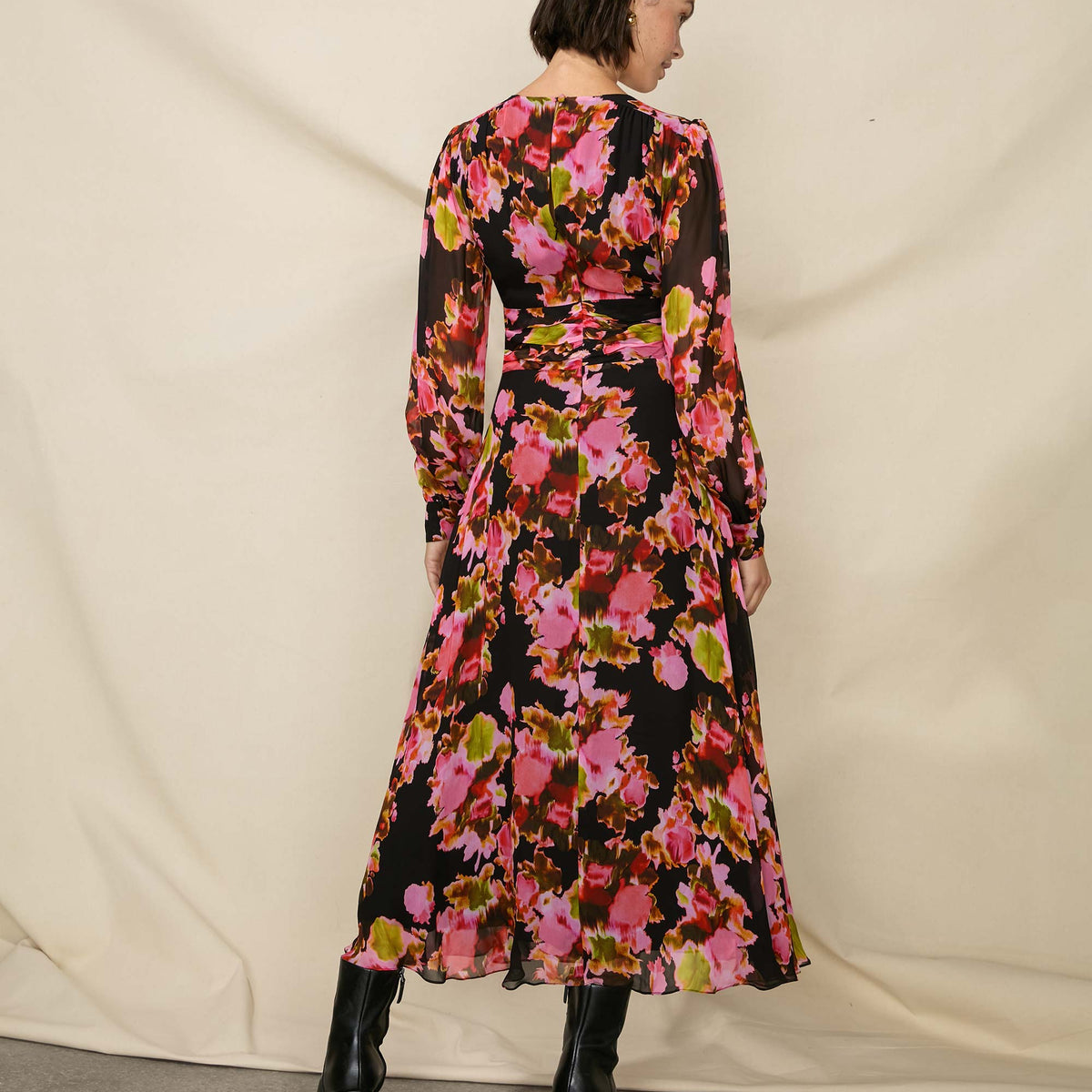 Petite Blurred Floral V-Neck Midi Dress – Ro&Zo