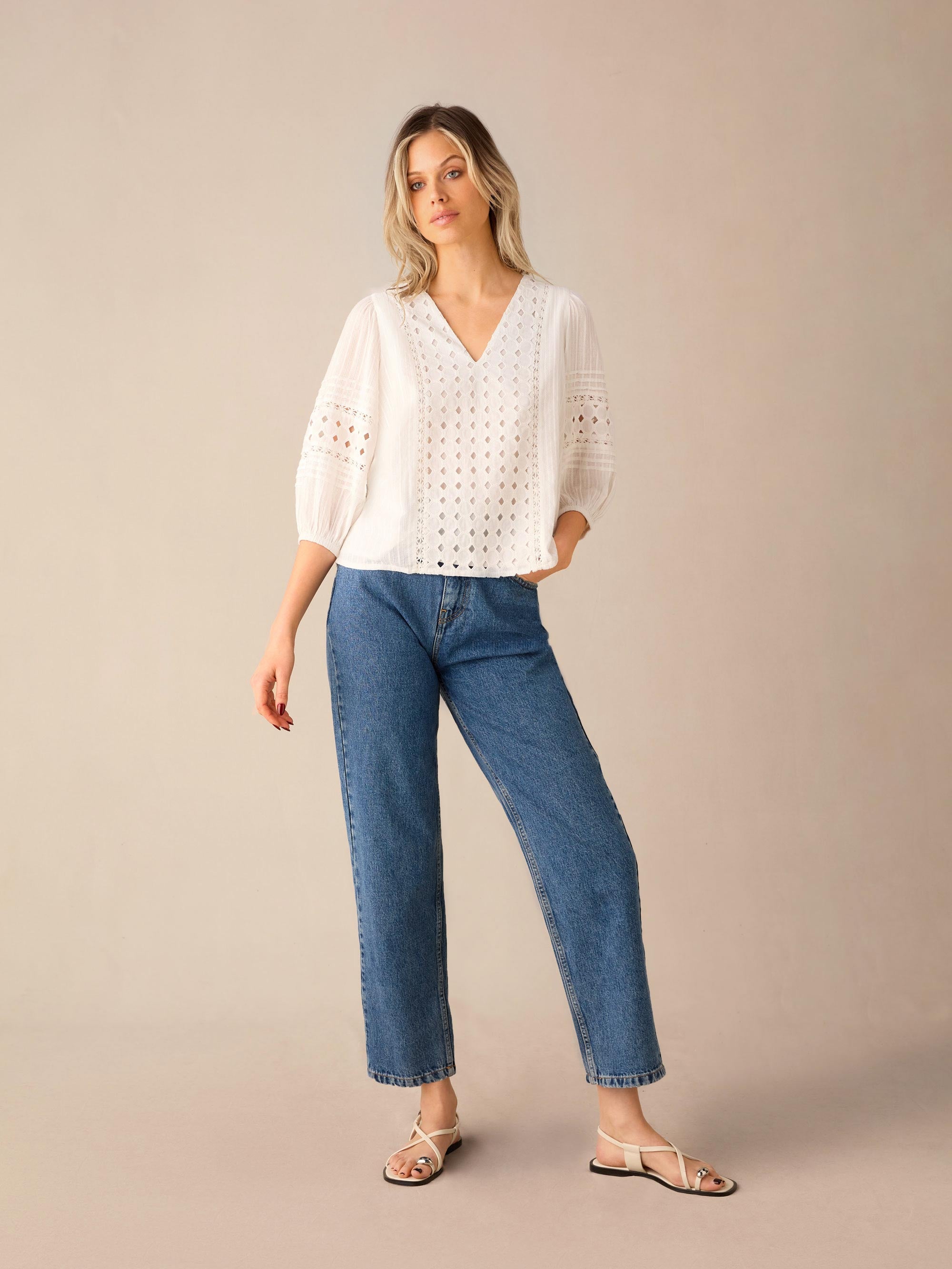 White Broderie V Neck Top – Ro&Zo