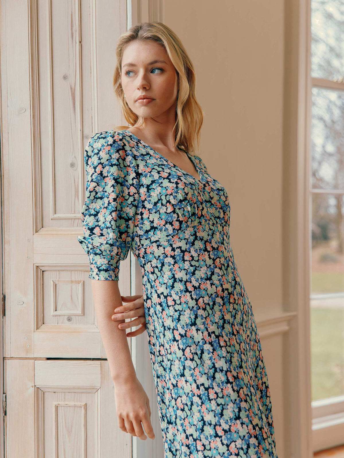 Multi Blurred Daisy Print V-Neck Midi Dress