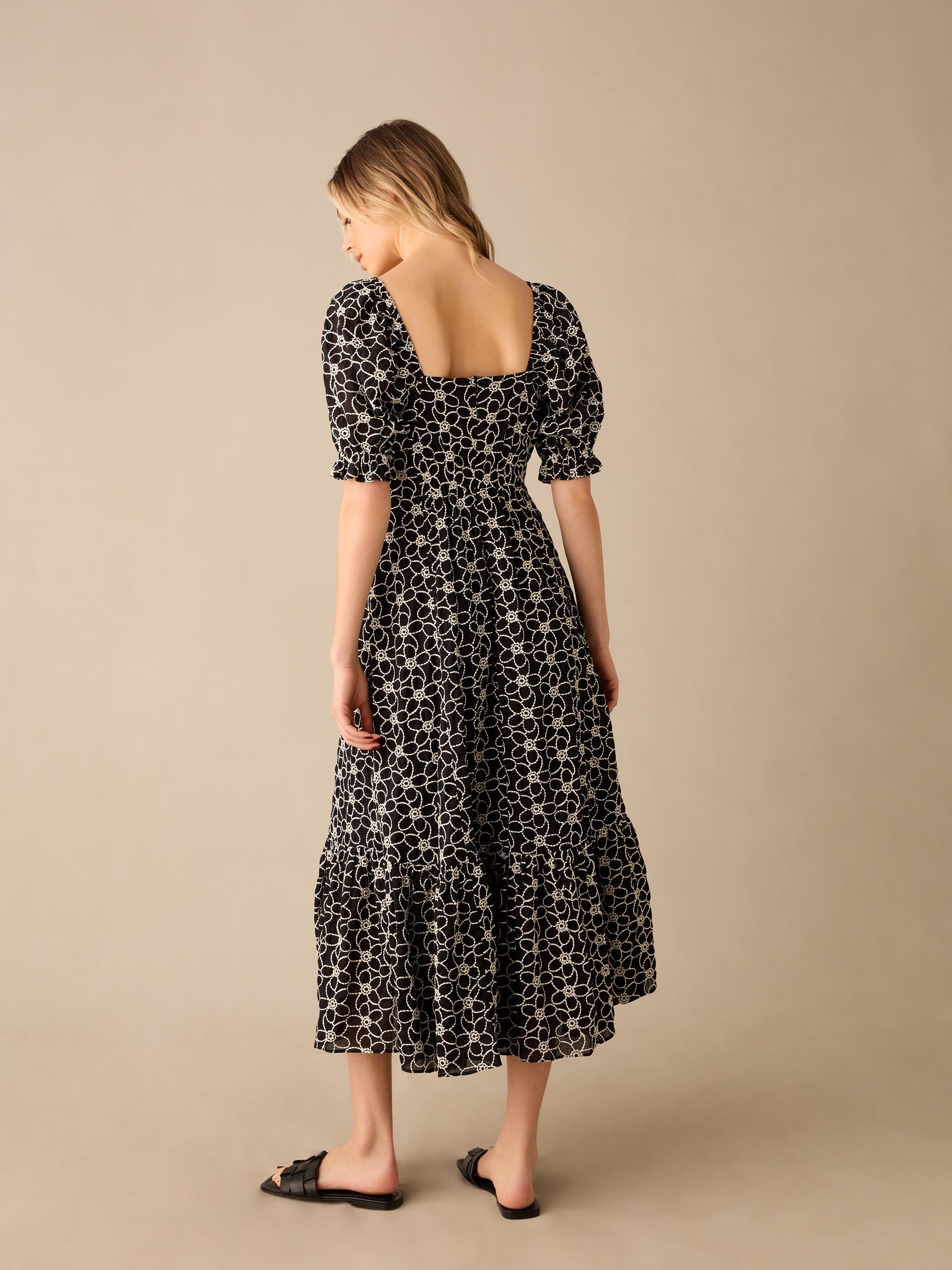 Mono Sweetheart Neck Embroidered Dress – Ro&Zo