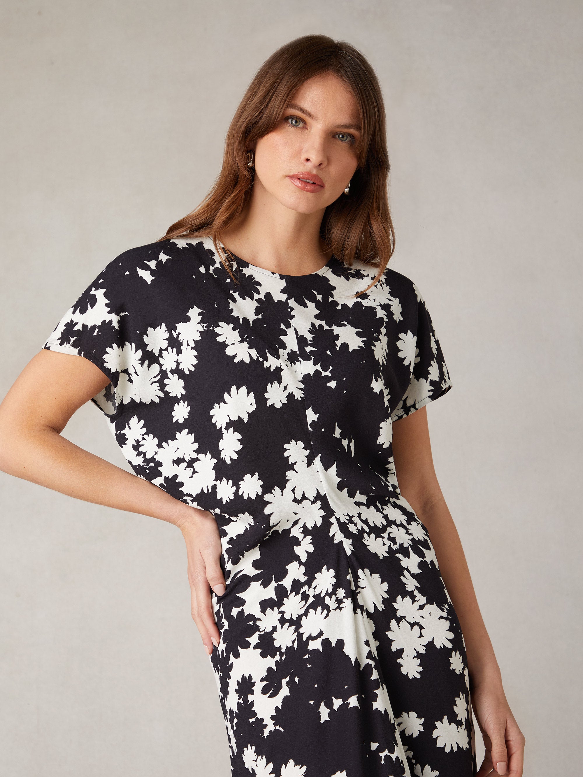 Harper Mono Floral Print Flutter Sleeve Midaxi Dress – Ro&Zo