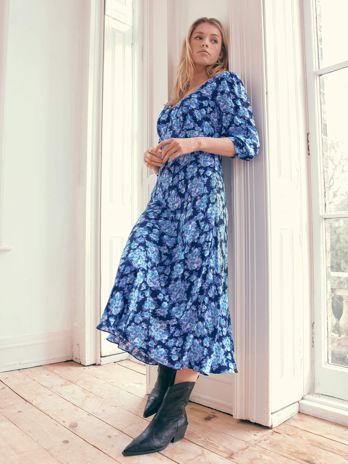 Blue Blurred Floral Print V-Neck Midi Dress