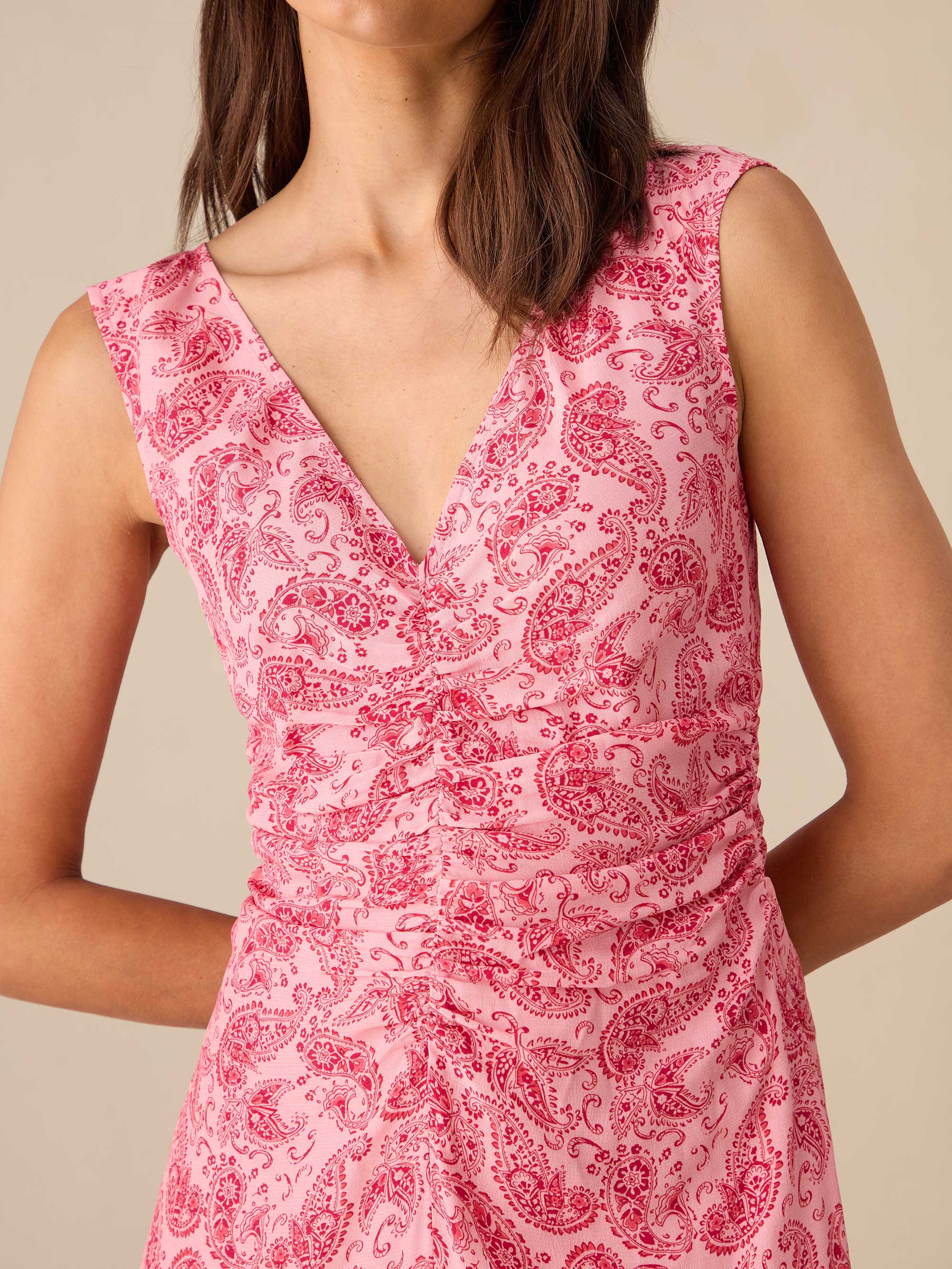 Pink Paisley Ruched Front V-Neck Midi Dress – Ro&Zo