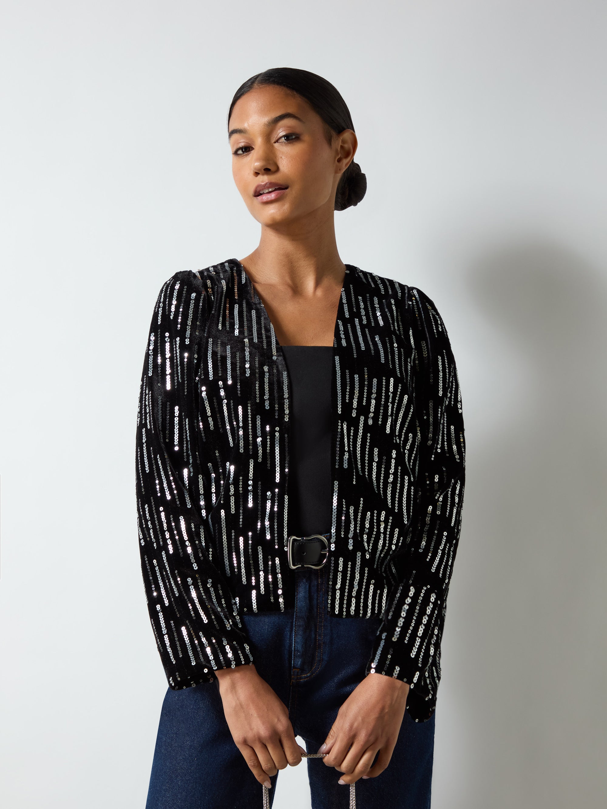 Black Velvet Embellished Cropped Jacket – Ro&Zo