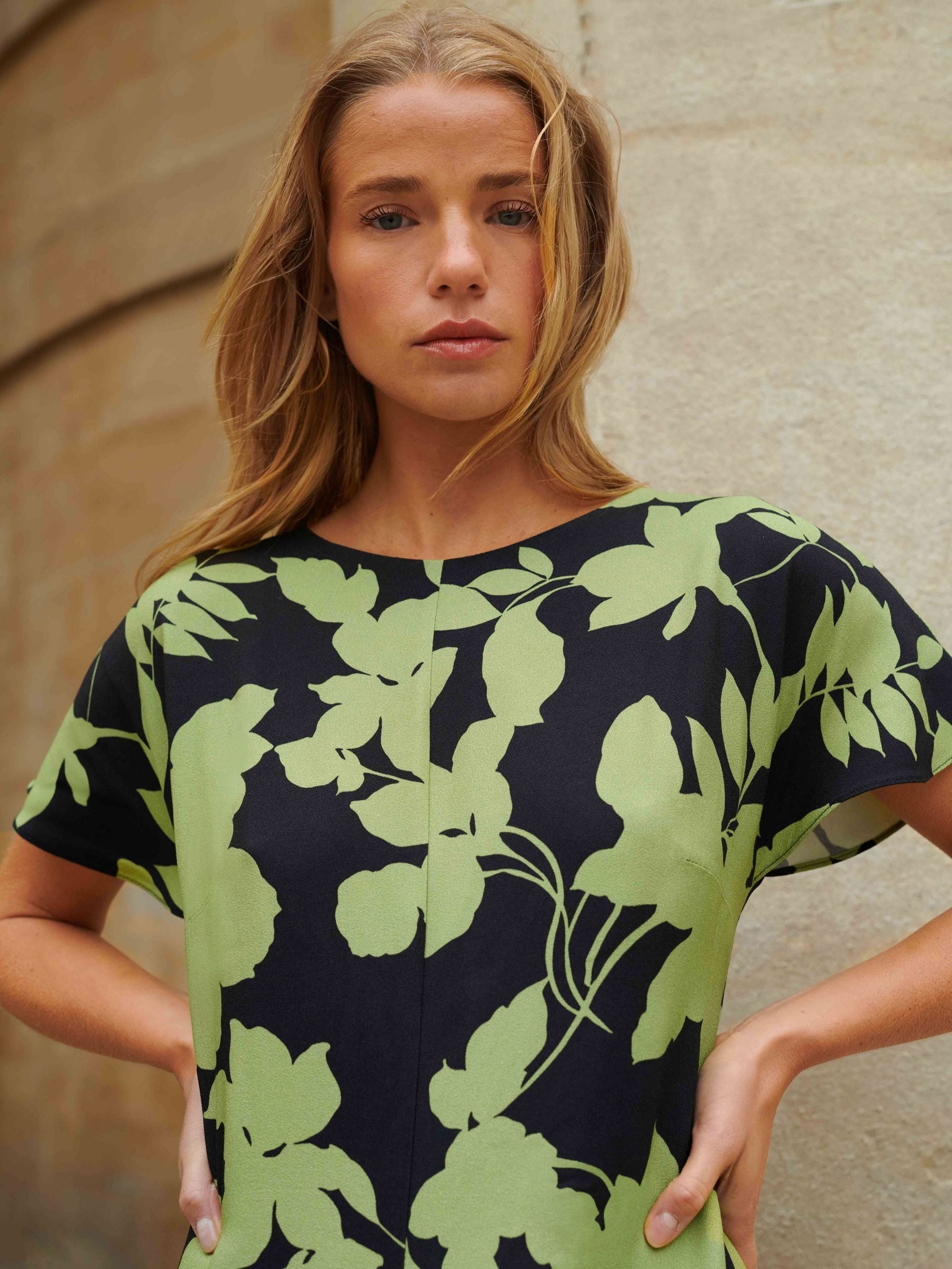 Victoria Green Floral Print Flutter Sleeve Dress – Ro&Zo