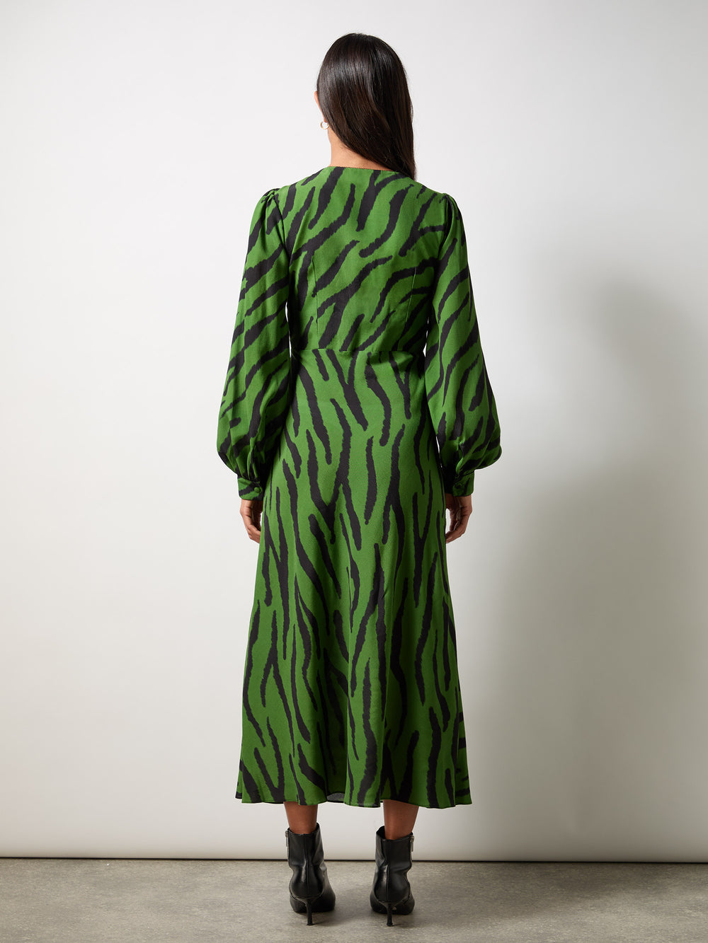 Green Zebra Print V-Neck Midi Dress Ro&Zo Green Zebra Print V-Neck Midi Dress Ro&Zo