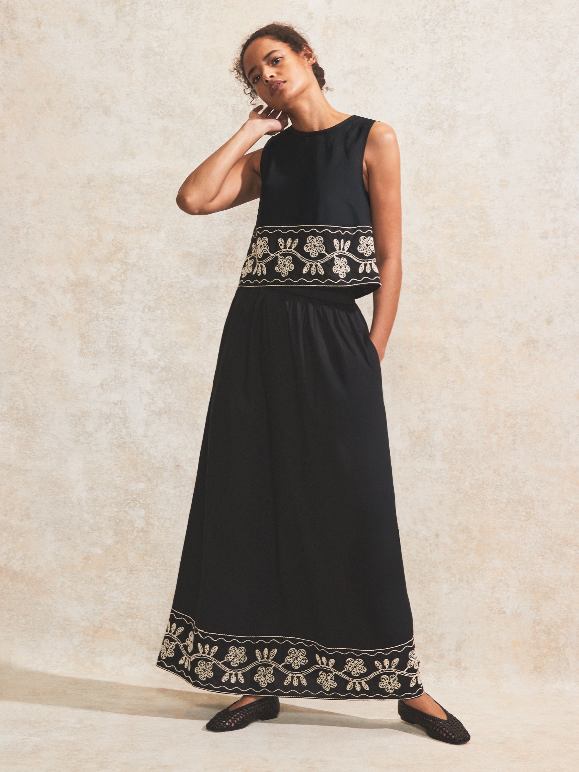 Black Embroidered Maxi Skirt – Ro&Zo