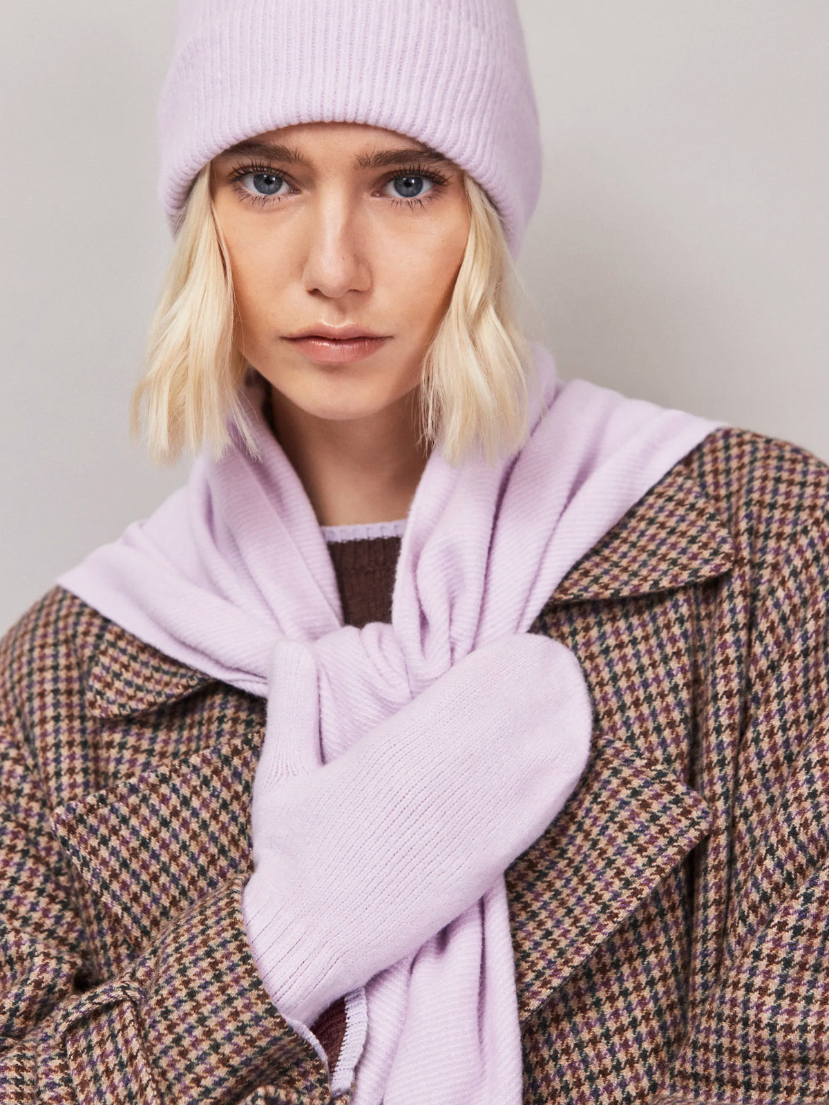 Lilac Knit Mittens