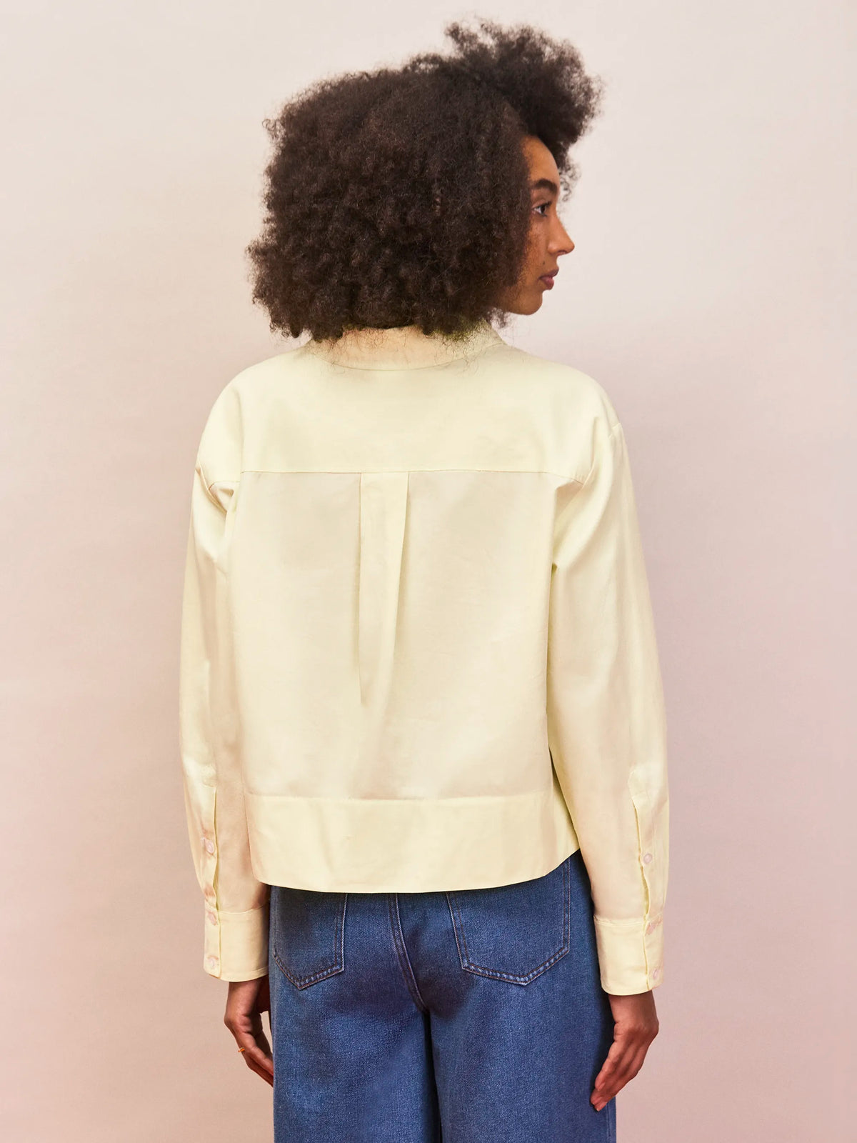 Buttermilk cotton poplin cropped blouse with classic collar and cuff detail